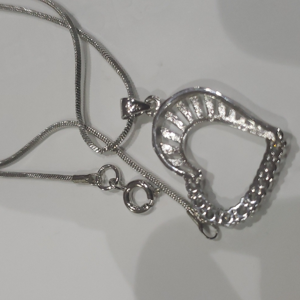 Necklace ๐ค - Picture 3 of 4